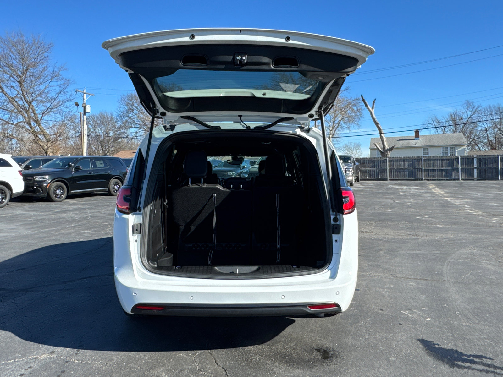 Used 2024 Chrysler Pacifica Limited image 18