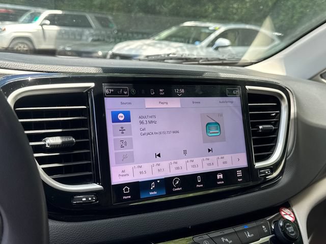 Used 2024 Chrysler Pacifica Touring-L FWD image 20