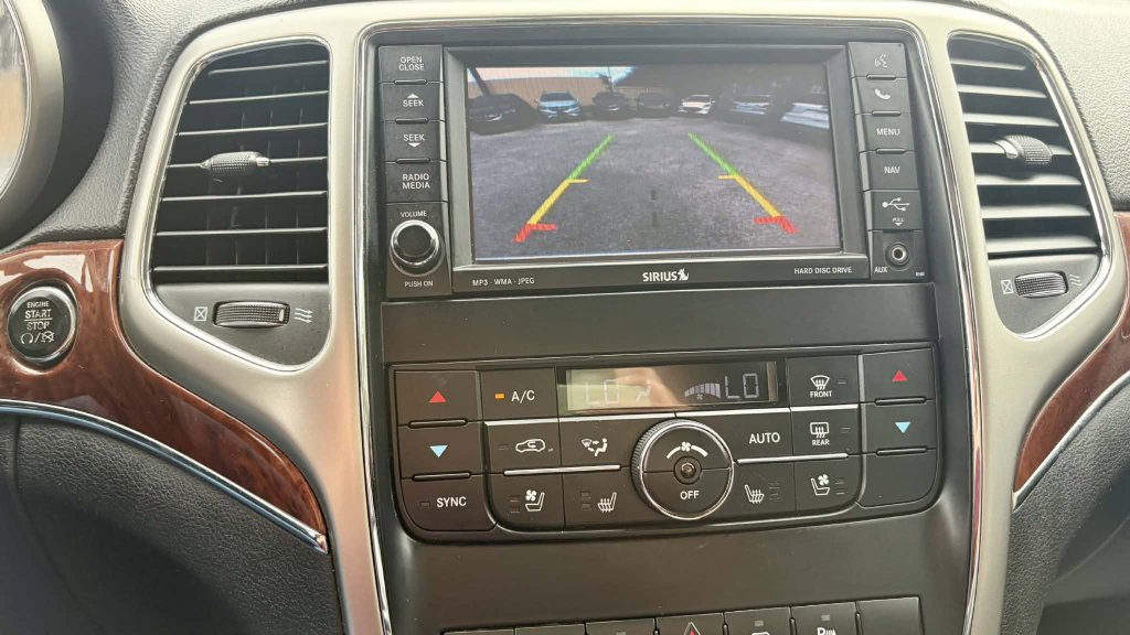 Used 2013 Jeep Grand Cherokee Limited w/ Luxury Group II image 17