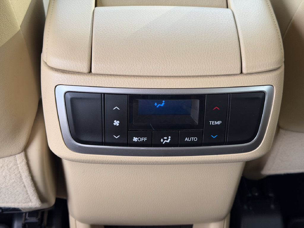 Used 2016 Toyota Highlander XLE AWD/4WD image 23