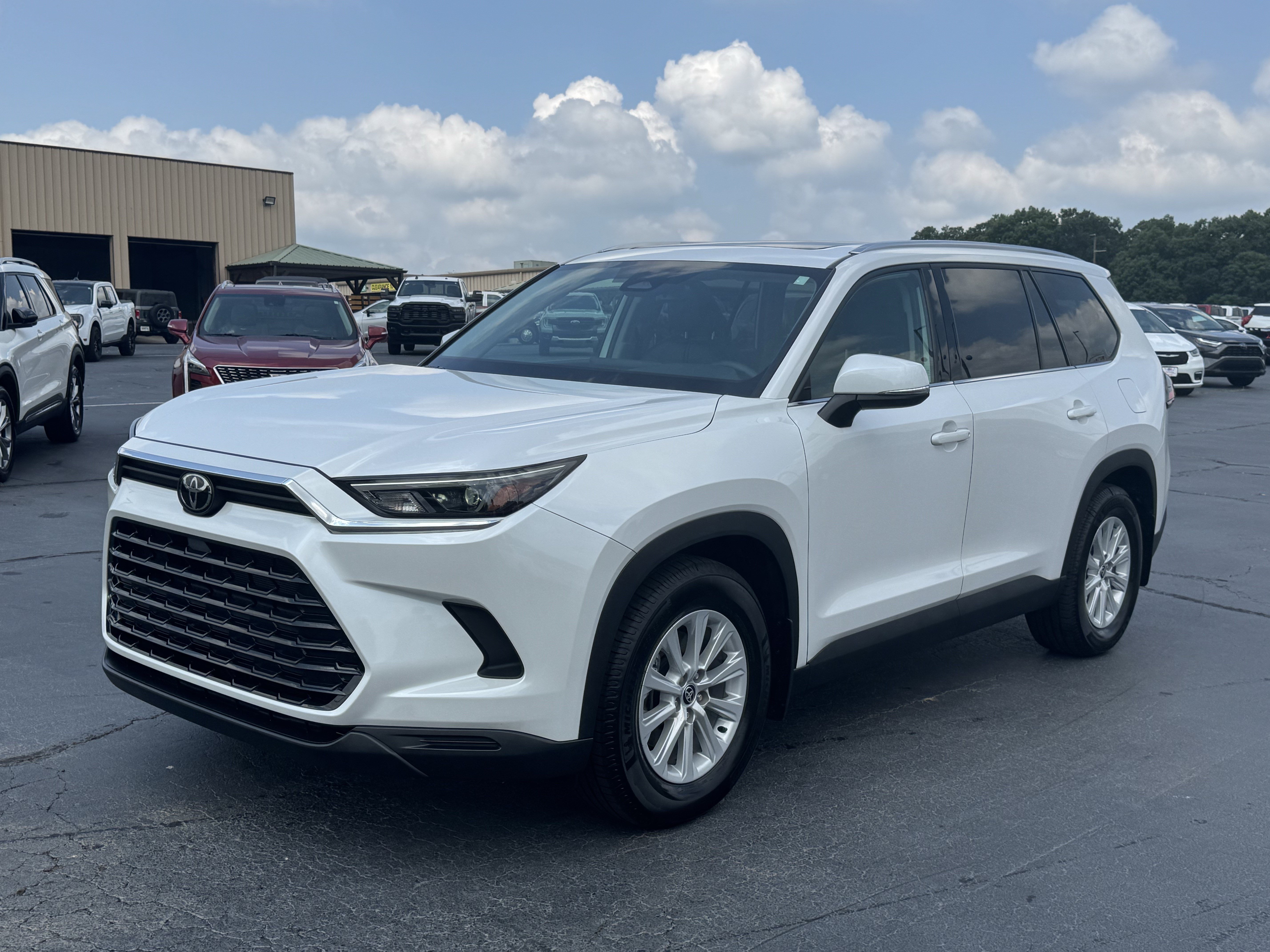 Used 2024 Toyota Grand Highlander AWD Hybrid image 3