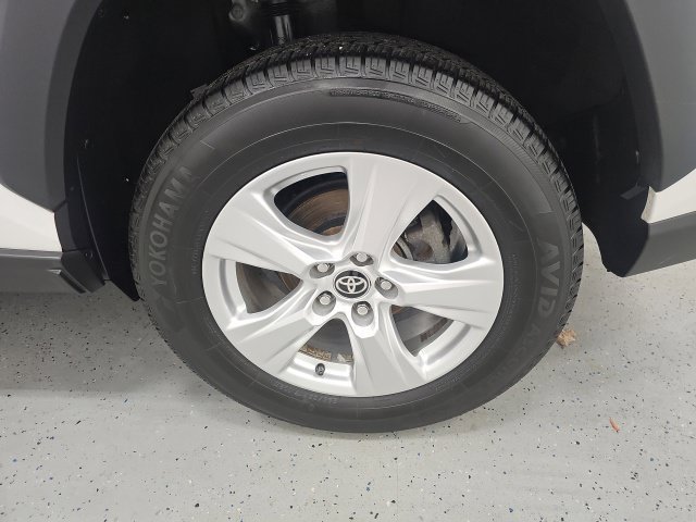 Used 2021 Toyota RAV4 XLE AWD/4WD image 10