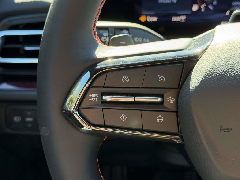 New 2027 Chevrolet Traverse RS w/ LPO, Floor Liner Package AWD/4WD image 9