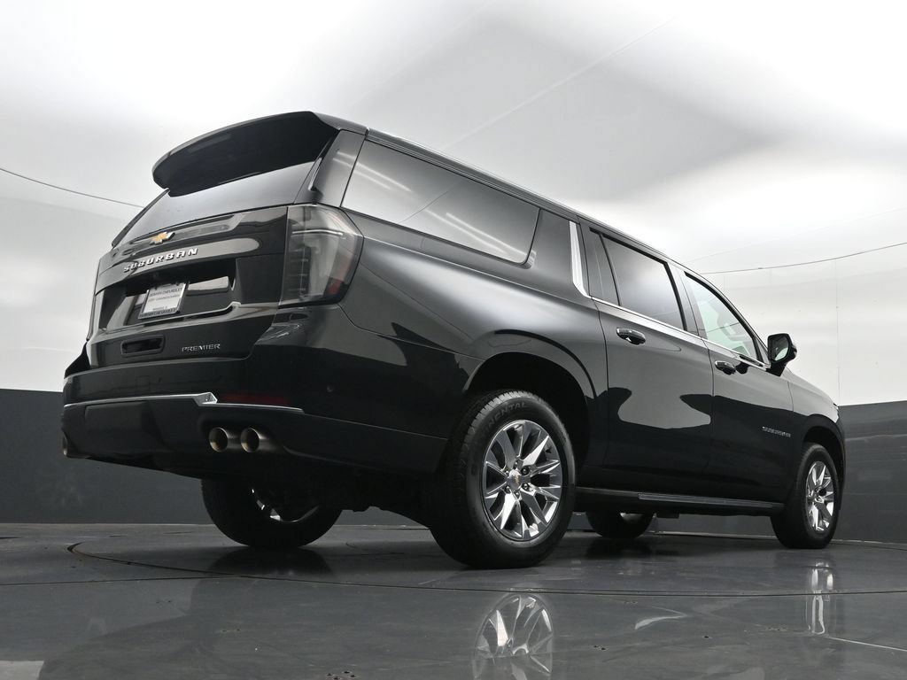 Used 2026 Chevrolet Suburban Premier AWD/4WD image 33