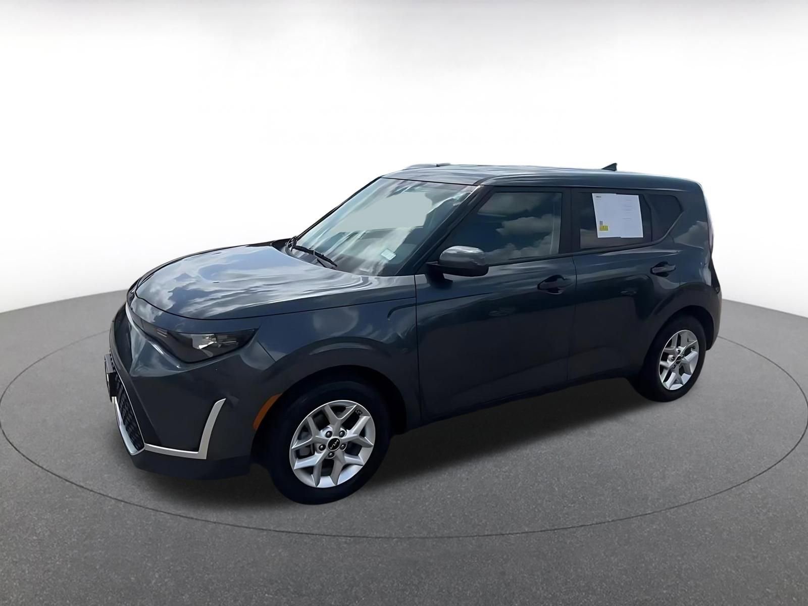 Used 2025 Kia Soul LX w/ LX Technology Package FWD image 8