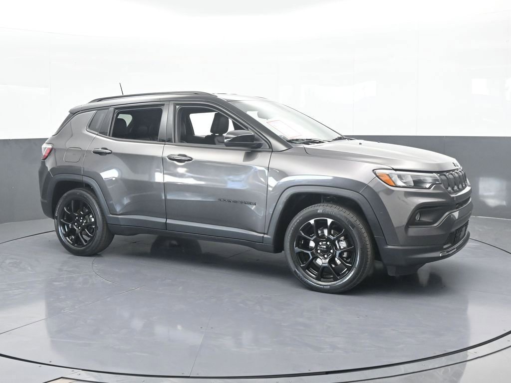 Used 2022 Jeep Compass Altitude video 3