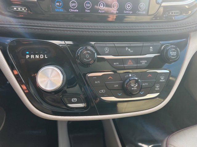 Used 2020 Chrysler Pacifica Limited image 35