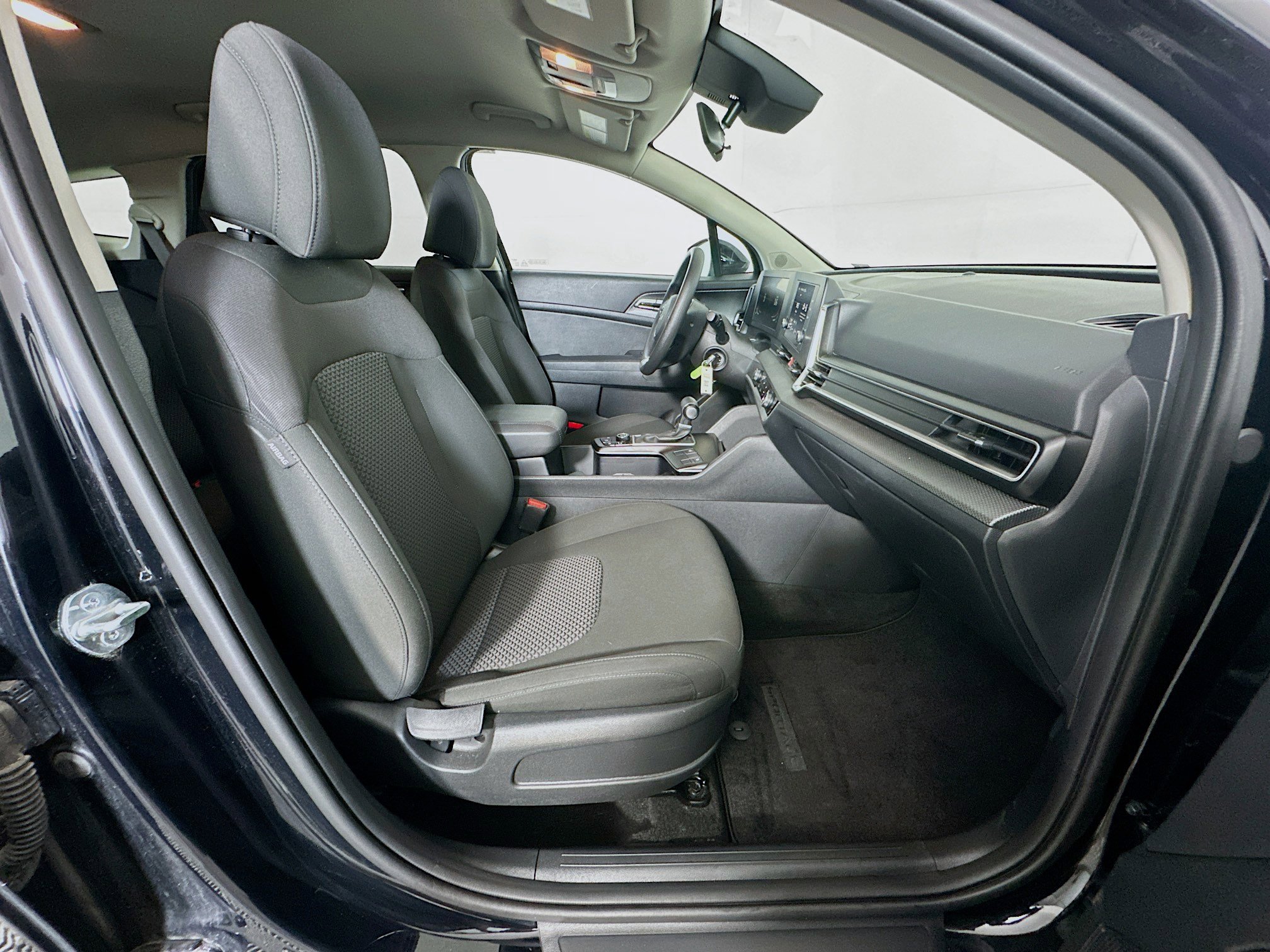 Used 2025 Kia Sportage LX image 31