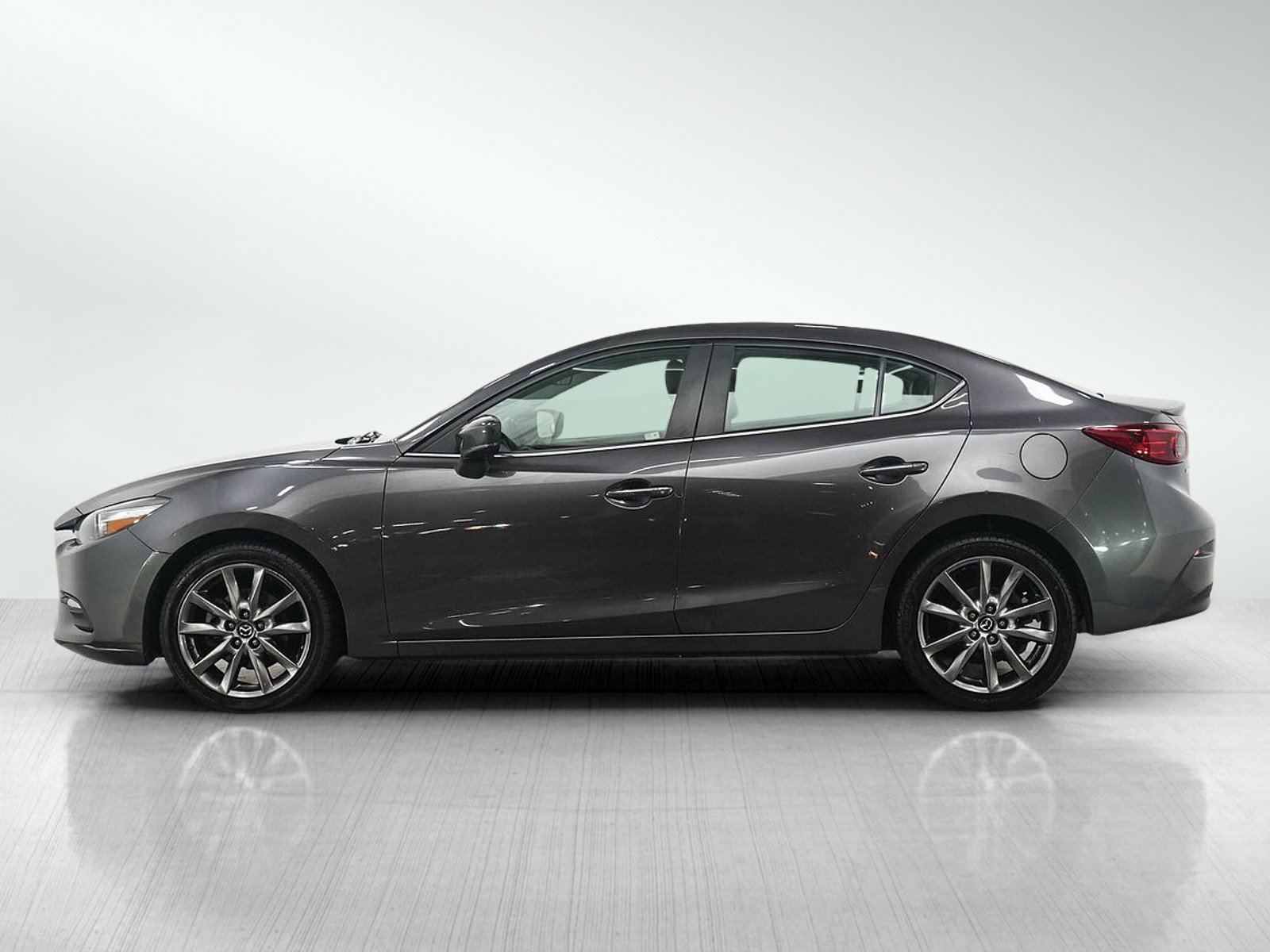Used 2018 MAZDA MAZDA3 Touring FWD image 2