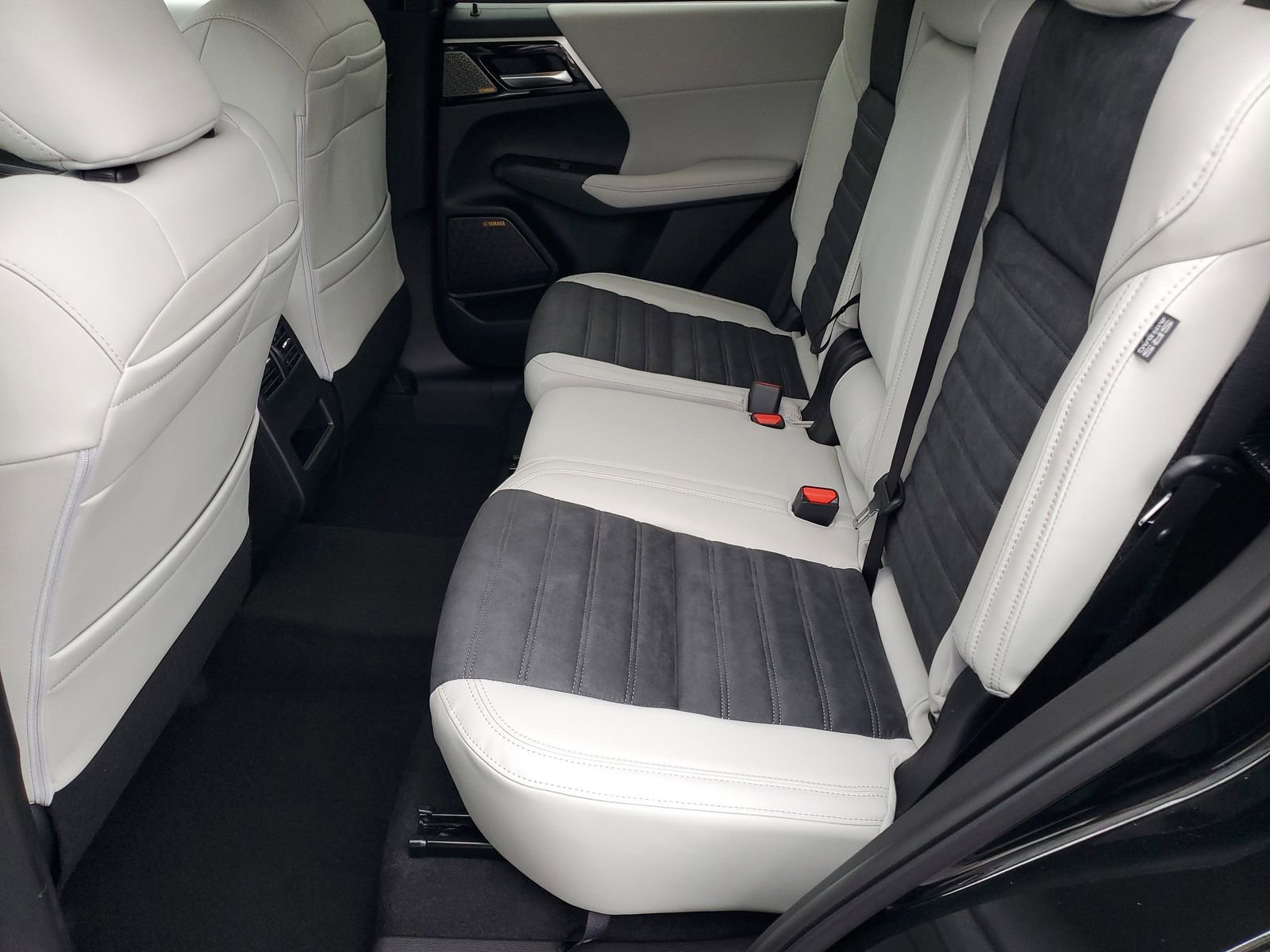 New 2026 Mitsubishi Outlander SE image 21