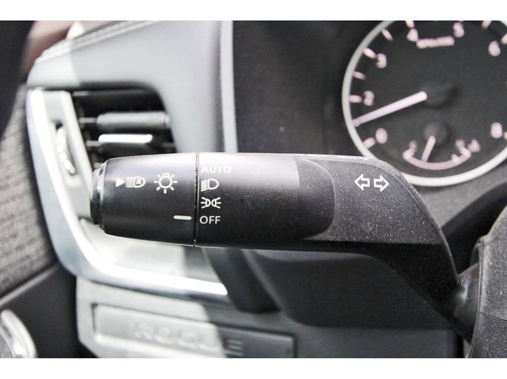 Used 2023 Nissan Rogue S image 9