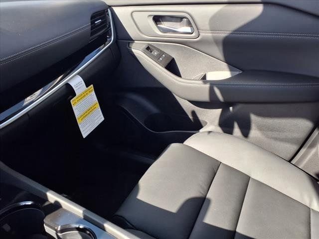 New 2025 Nissan Rogue SL w/ Tech Package image 24