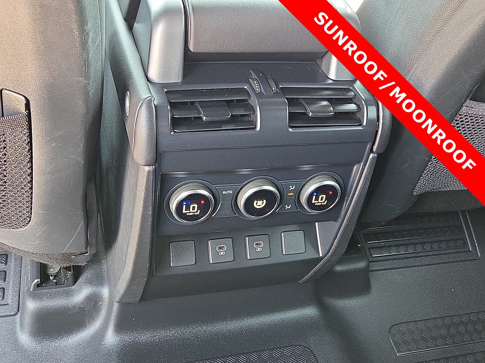 Used 2024 Land Rover Defender 110 X-Dynamic SE AWD/4WD image 11
