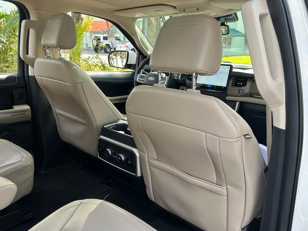 Used 2022 Ford Expedition Limited image 43