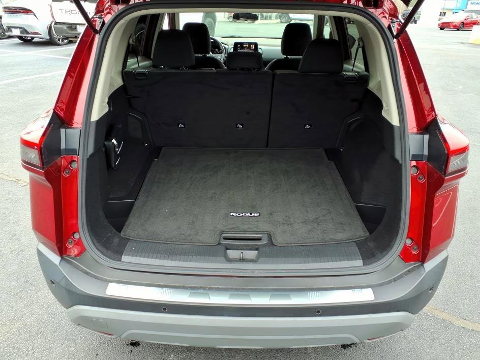 Used 2023 Nissan Rogue SV image 10