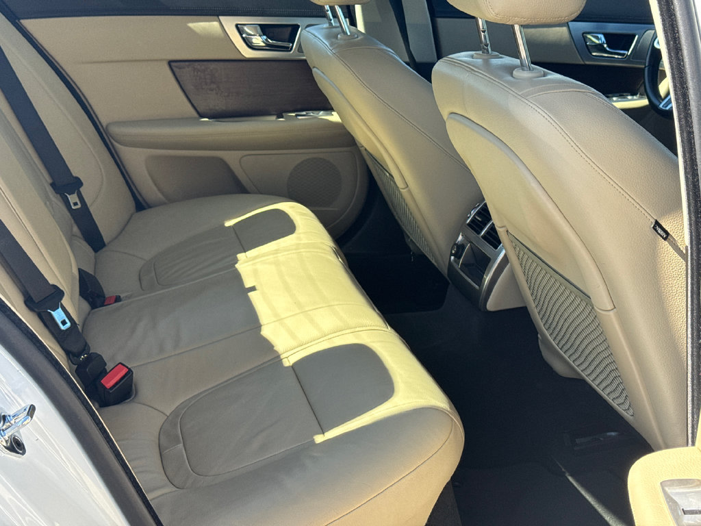 Used 2013 Jaguar XF RWD image 15