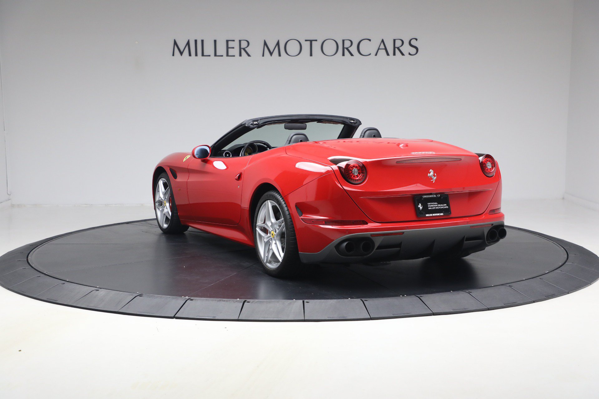 Certified 2017 Ferrari California T RWD image 5