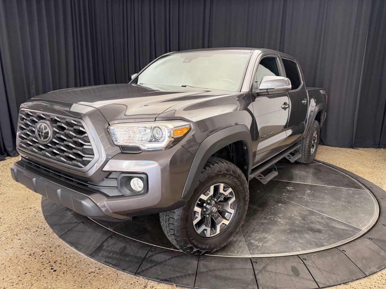Used 2020 Toyota Tacoma TRD Off-Road w/ Technology Package AWD/4WD image 9