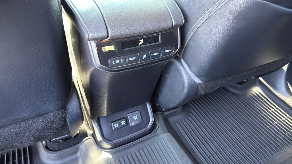Used 2021 Toyota Highlander Limited AWD/4WD image 17