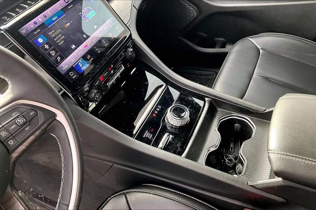 Used 2024 Jeep Grand Cherokee Limited w/ Black Appearance Package image 18