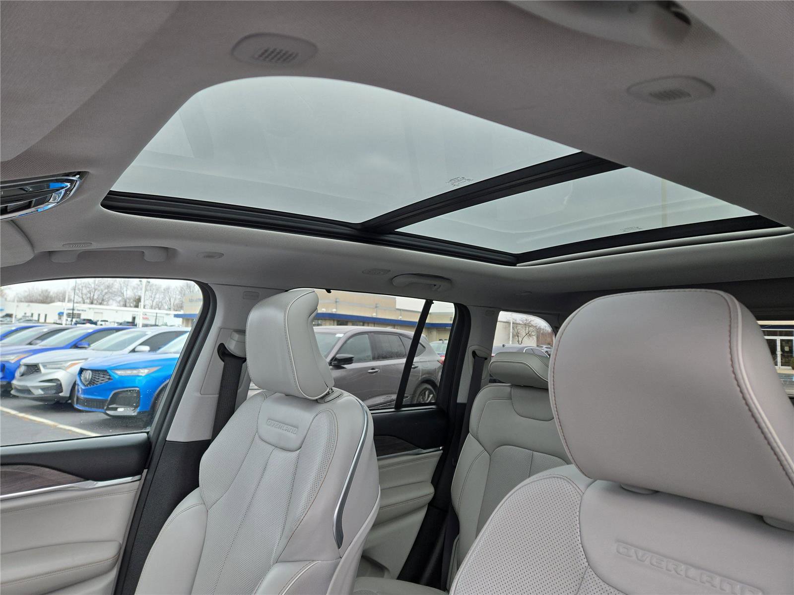 Used 2022 Jeep Grand Cherokee Overland w/ Luxury Tech Group IV image 24