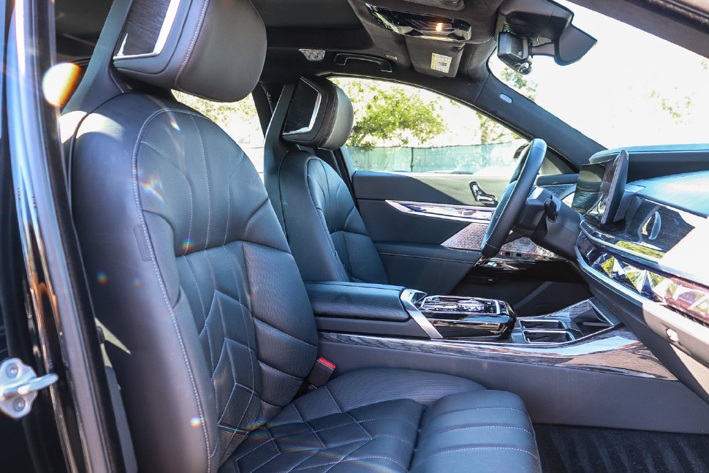 Used 2026 BMW i7 eDrive50 w/ Executive Package RWD image 16