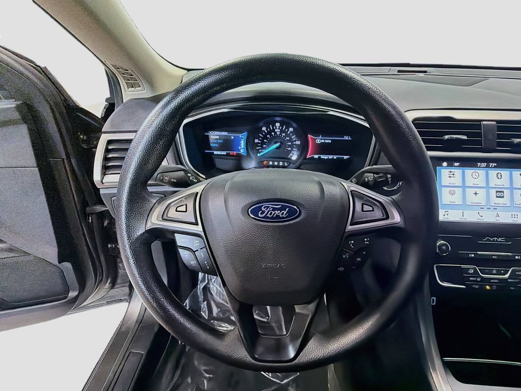 Used 2019 Ford Fusion SE FWD image 13