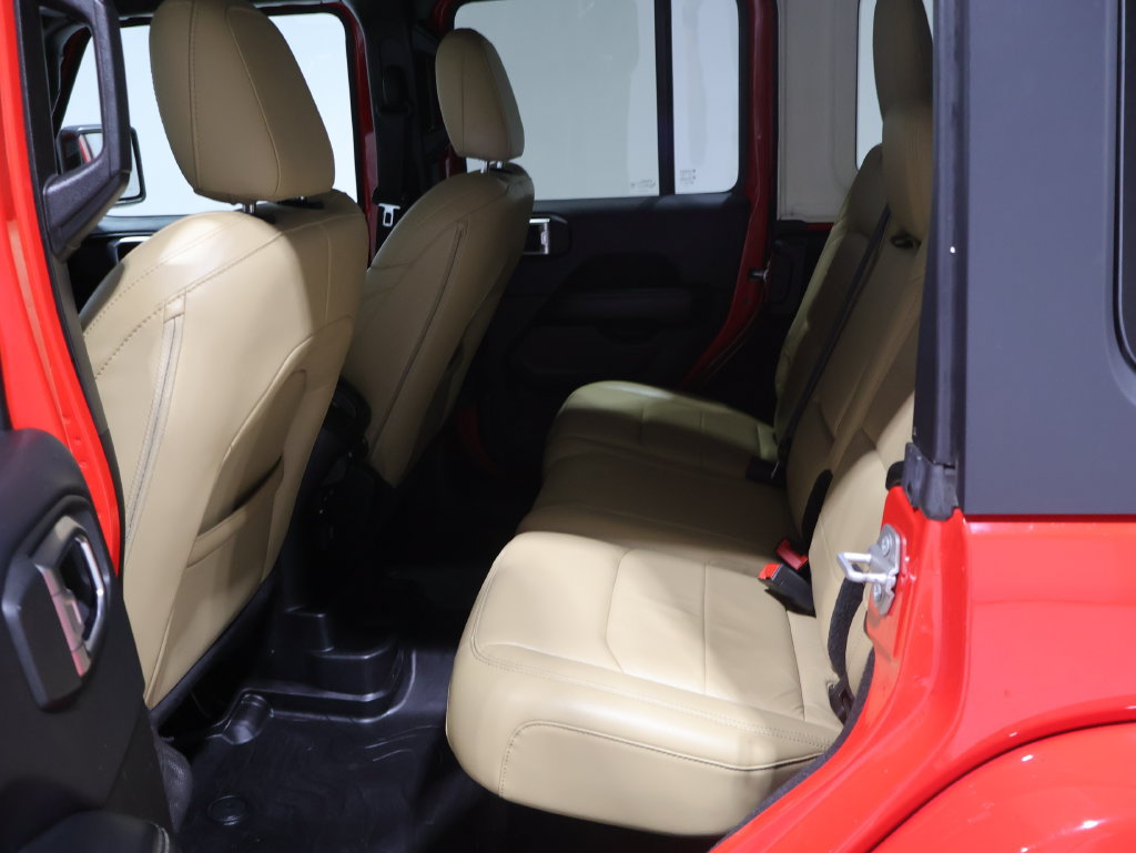 Used 2018 Jeep Wrangler Unlimited Sahara AWD/4WD image 17