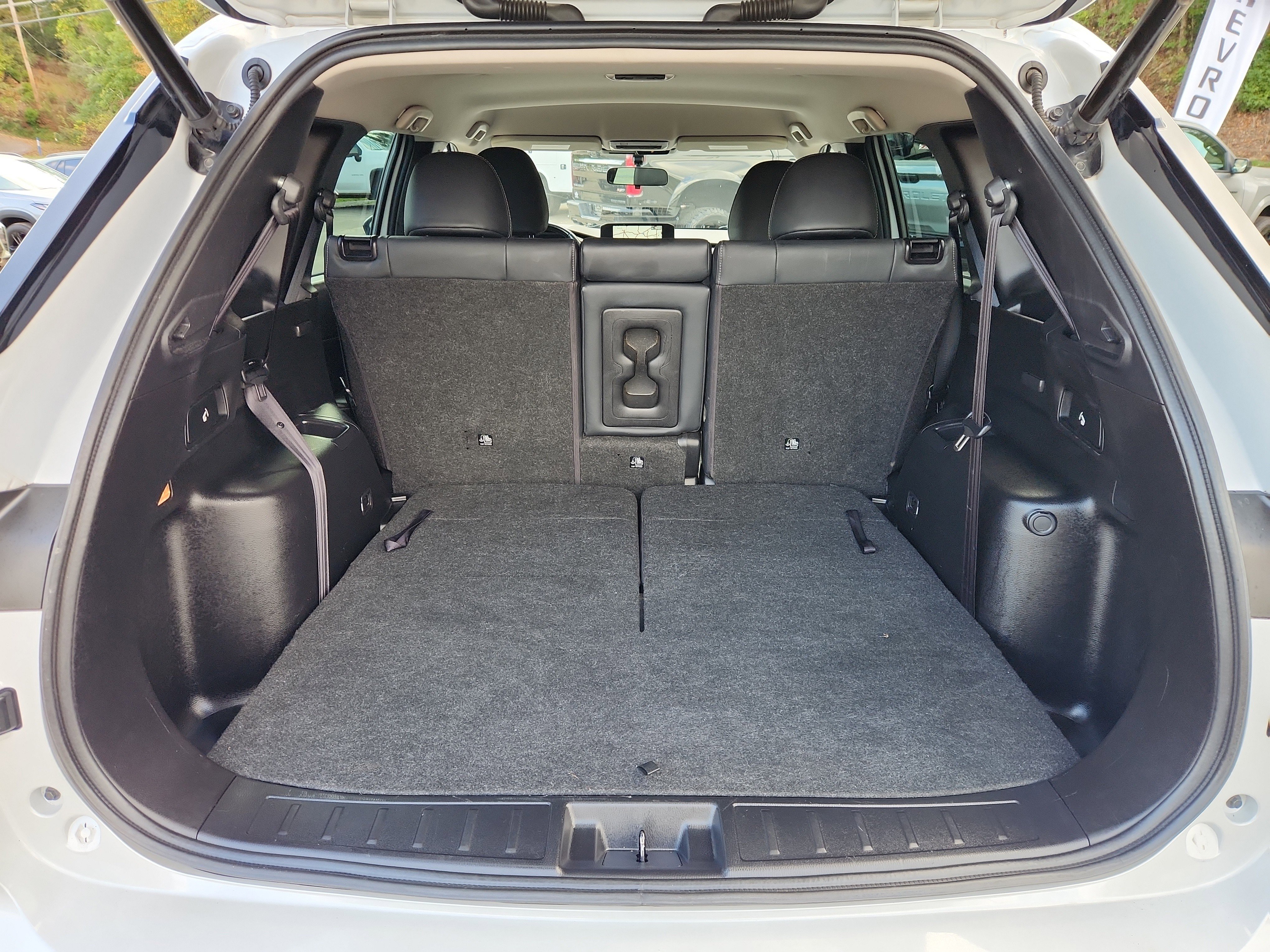 Used 2022 Mitsubishi Outlander SE image 37