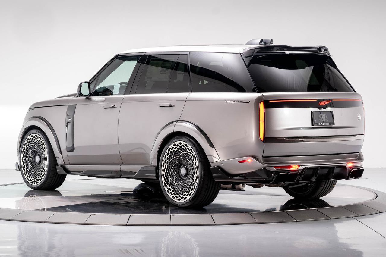 Used 2025 Land Rover Range Rover SV AWD/4WD image 5
