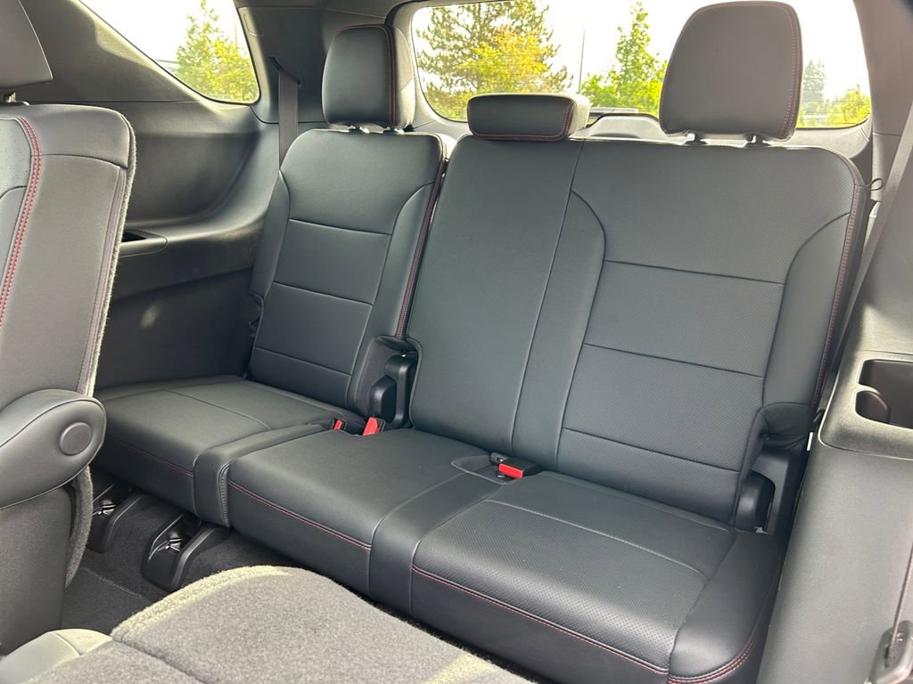 Used 2024 Chevrolet Traverse RS image 35