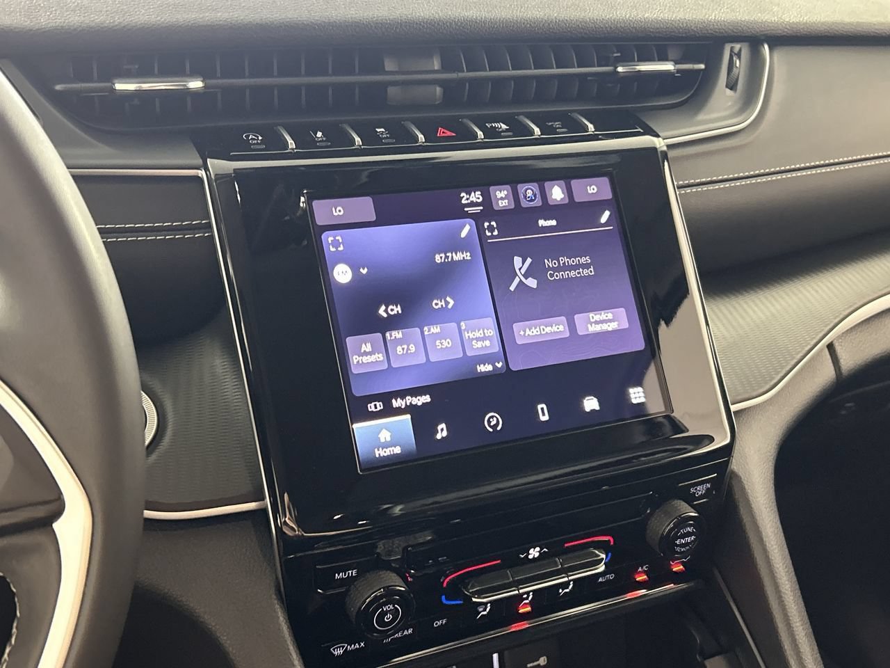 Used 2023 Jeep Grand Cherokee Laredo X RWD image 17