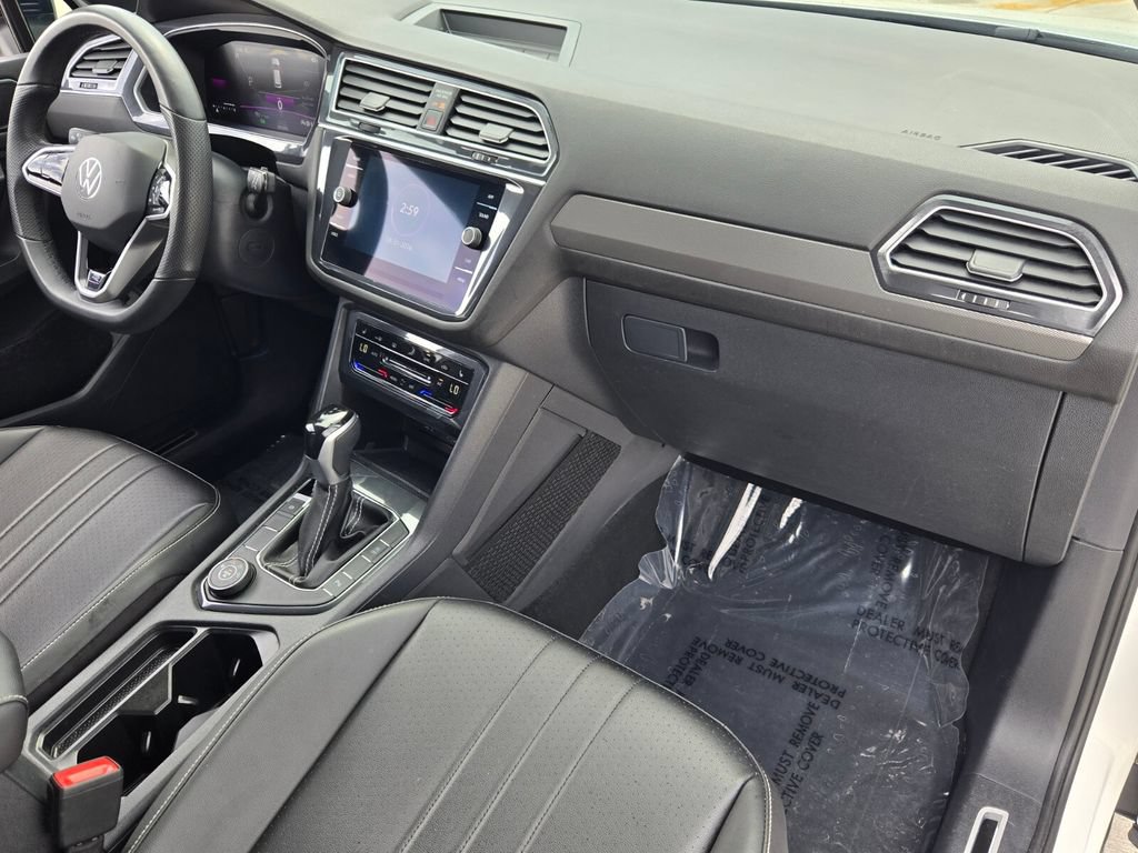Certified 2024 Volkswagen Tiguan SE R-Line AWD/4WD image 17