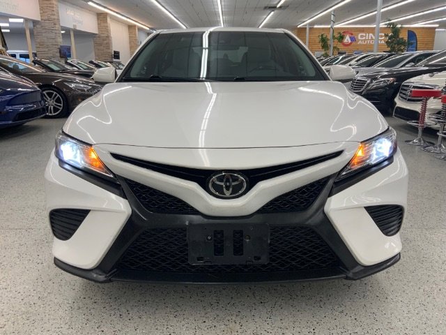 Used 2018 Toyota Camry SE image 3