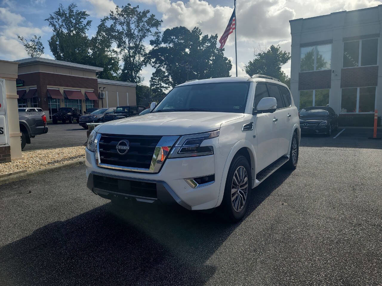 Used 2021 Nissan Armada SL w/ Captain's Chairs Package image 3