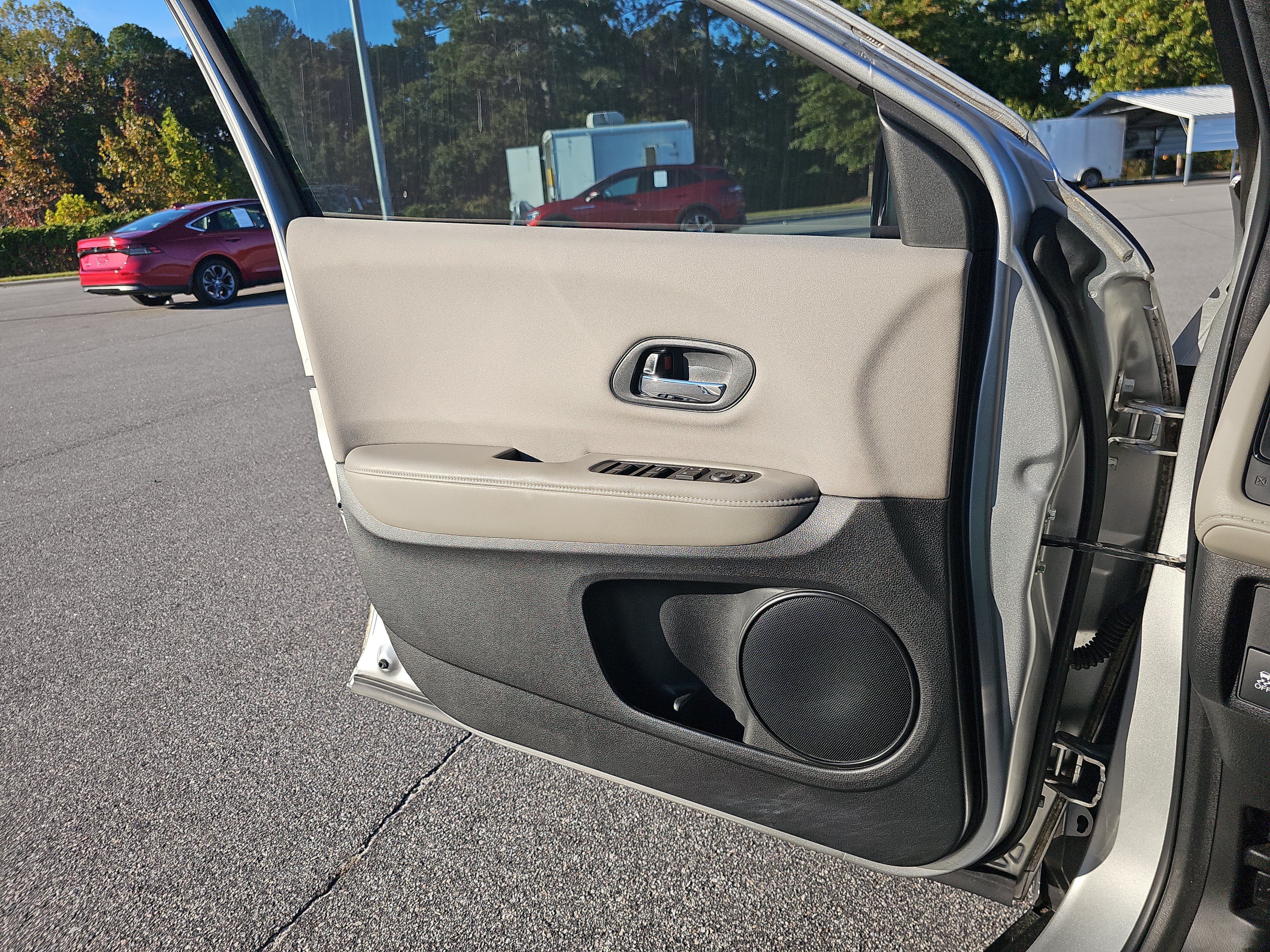 Used 2016 Honda HR-V LX image 26