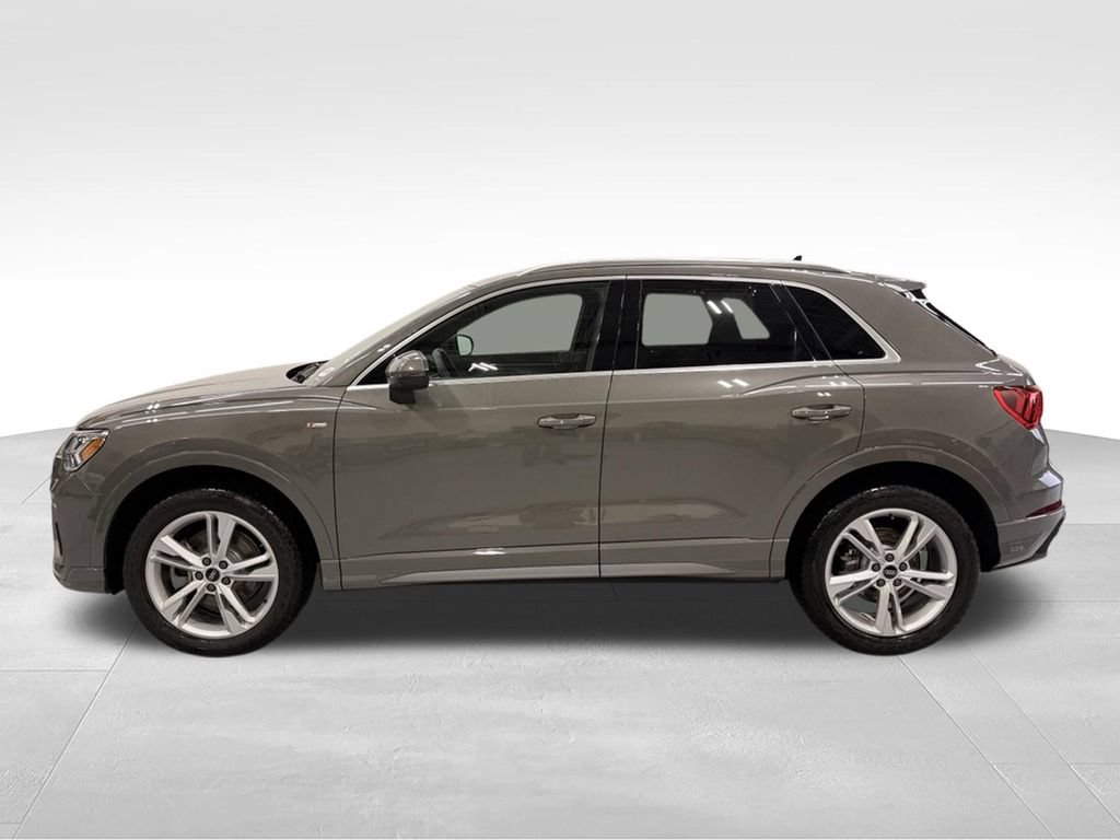 Used 2024 Audi Q3 2.0T Premium w/ Convenience Package AWD/4WD image 2