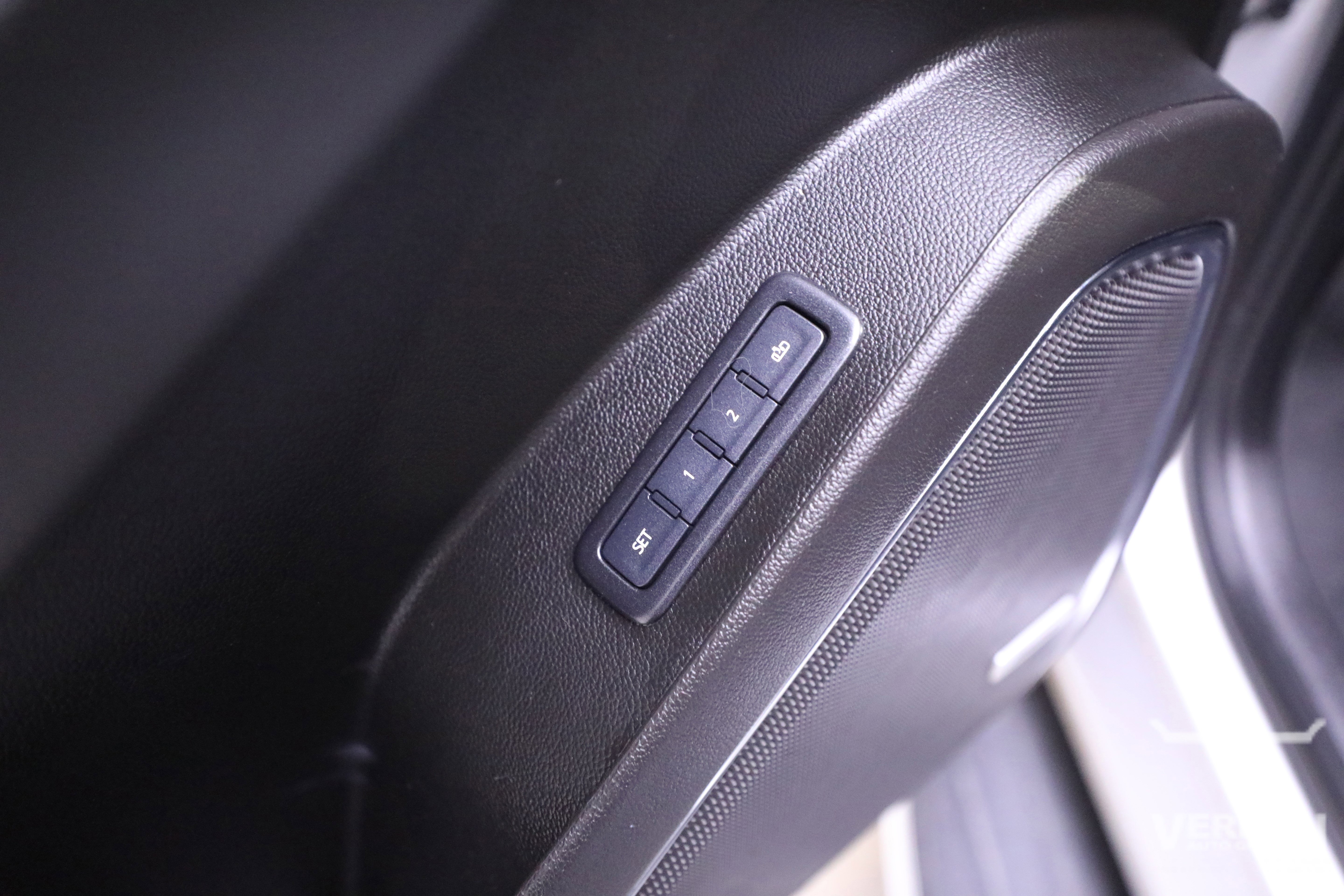 Used 2020 GMC Yukon XL SLT w/ Premium Edition image 18