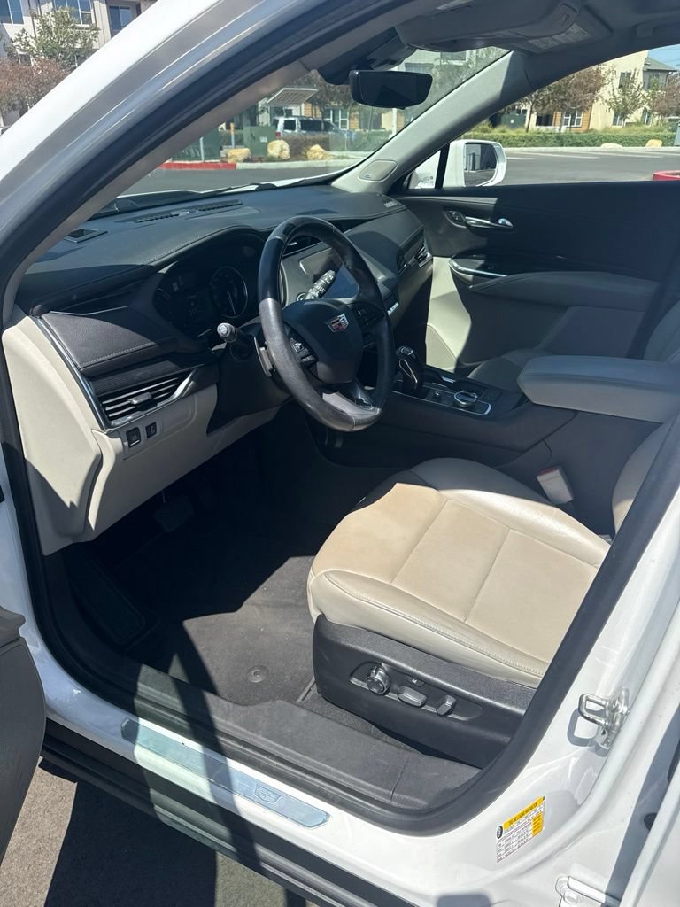 Used 2019 Cadillac XT4 Premium Luxury w/ Enhanced Visibility Package FWD image 8