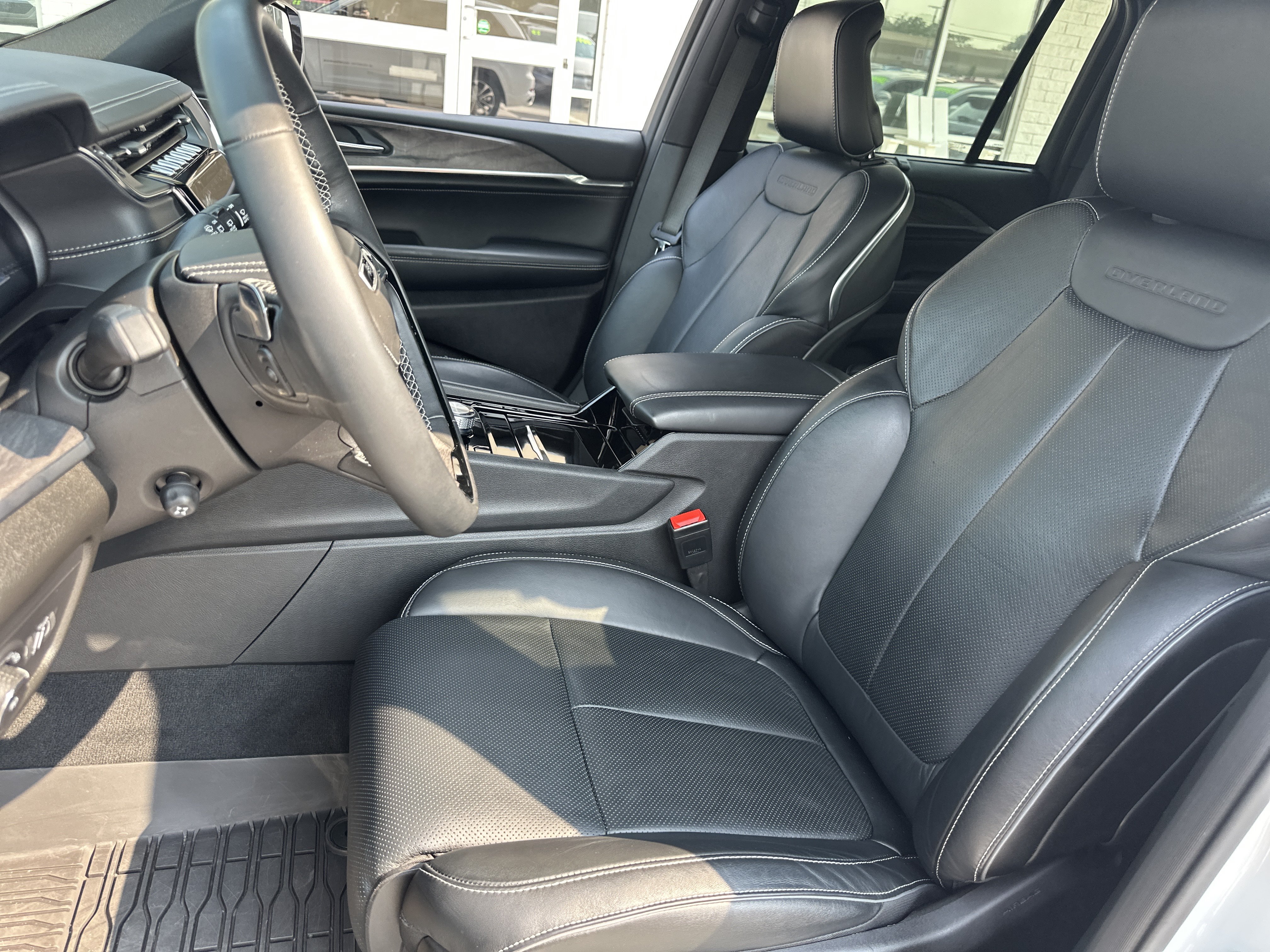 Used 2024 Jeep Grand Cherokee Overland w/ Adv Protech Group III AWD/4WD image 10
