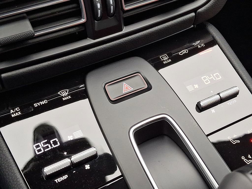 Used 2025 Porsche Macan image 18