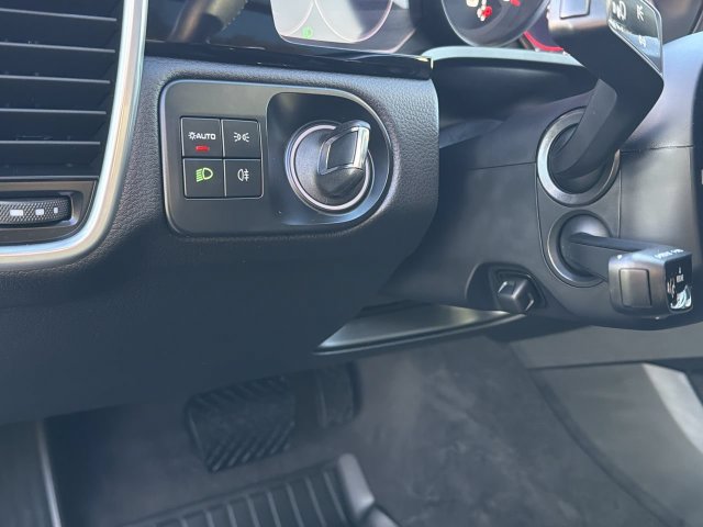 Used 2023 Porsche Cayenne AWD/4WD image 17