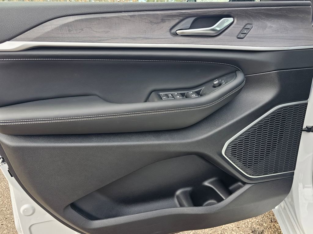 New 2026 Jeep Grand Cherokee Limited image 9