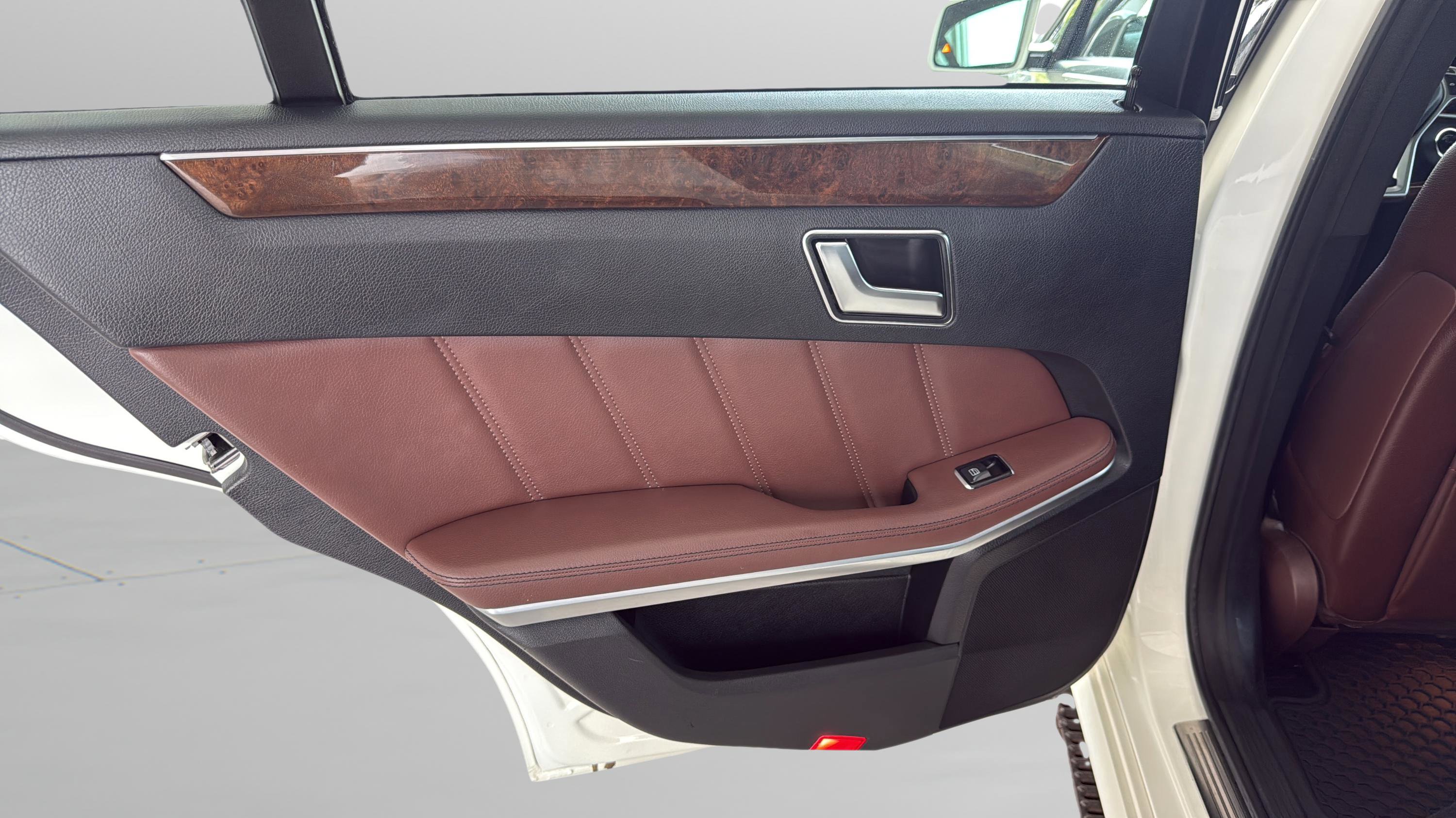 Used 2016 Mercedes-Benz E 350 Sedan image 24