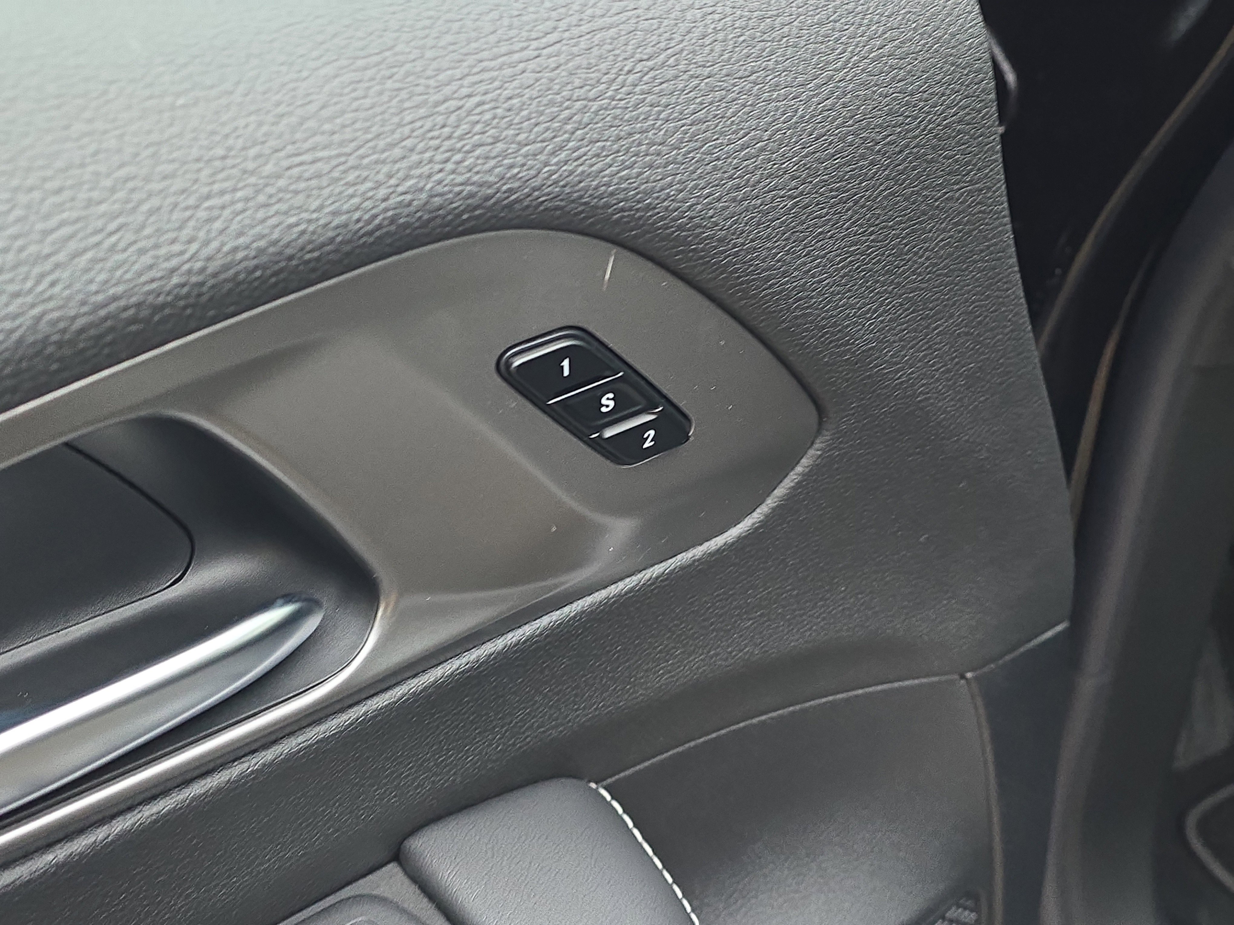 New 2026 Chrysler Pacifica Select w/ S Appearance Package image 9