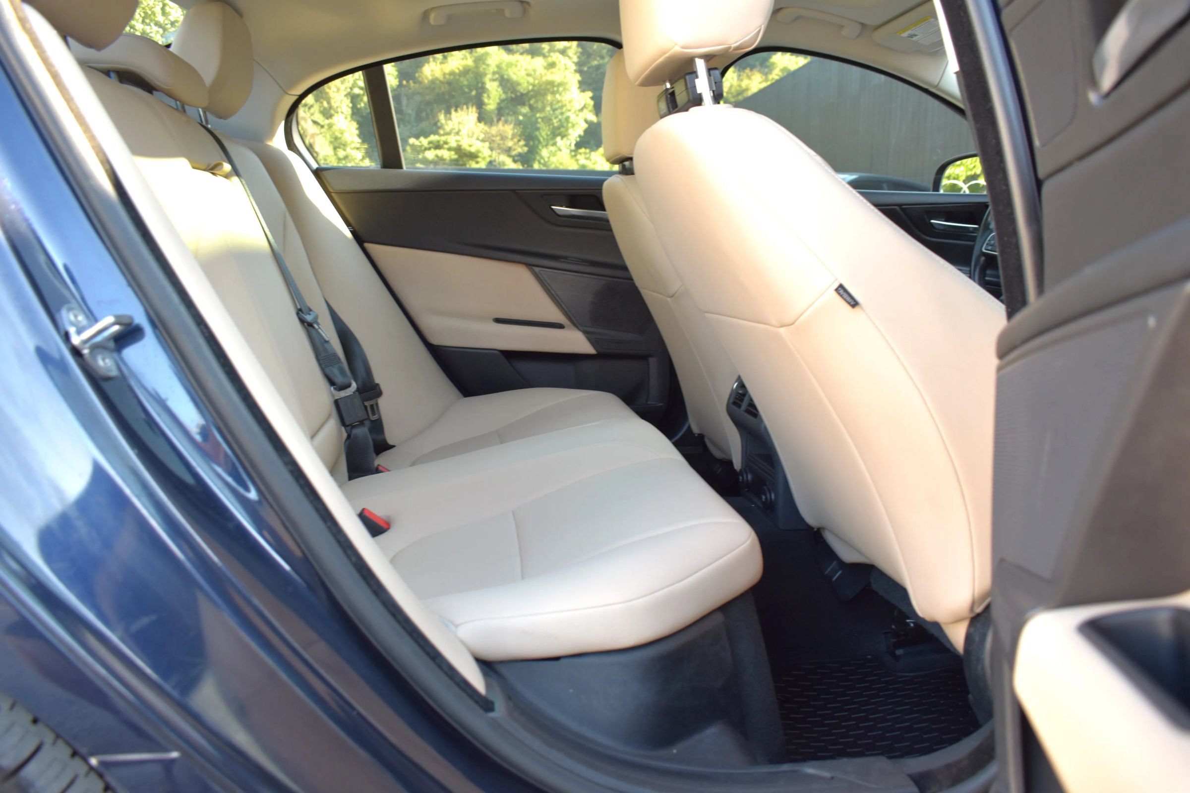Used 2019 Jaguar XE Premium AWD/4WD image 29
