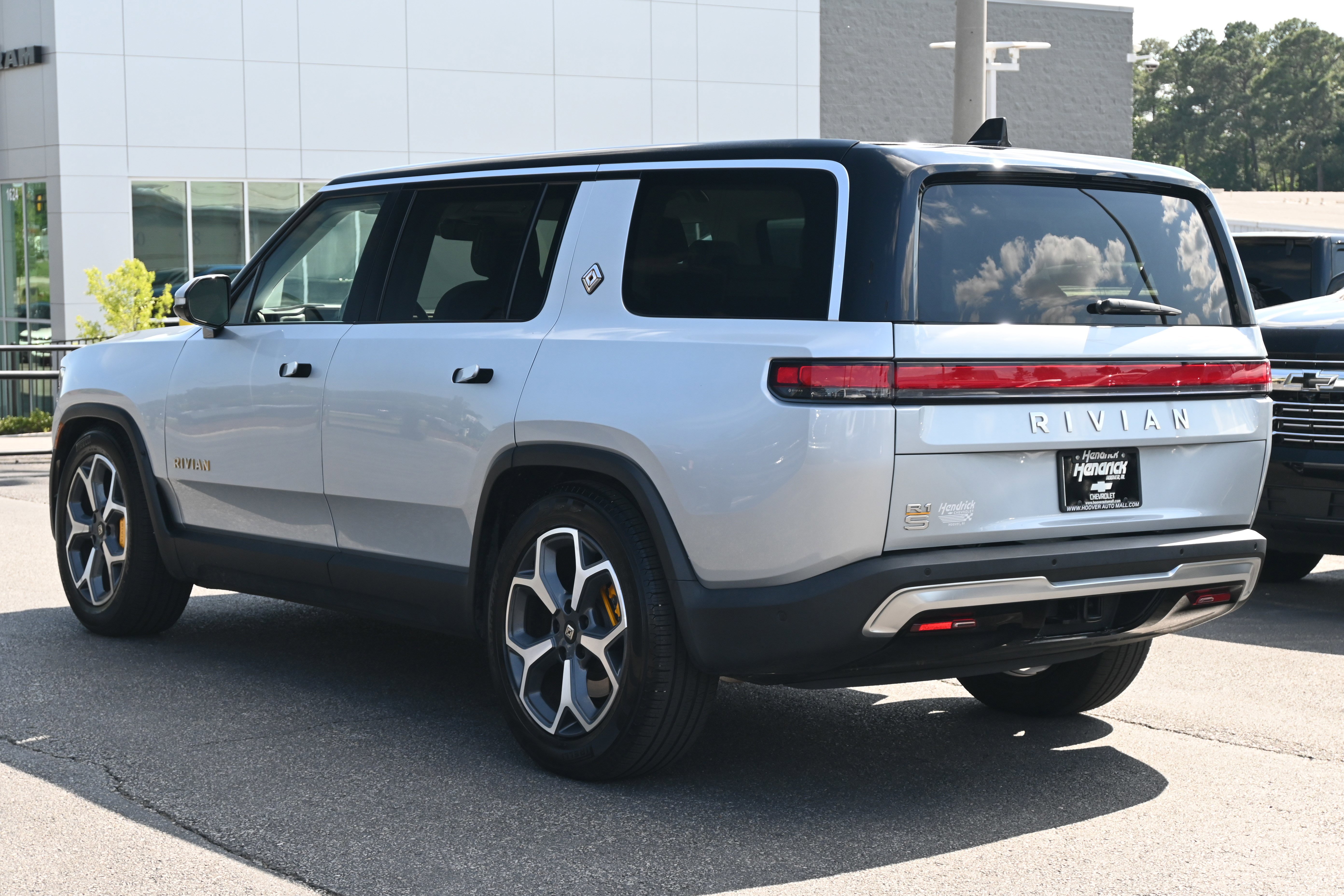 Used 2023 Rivian R1S Adventure AWD/4WD image 8