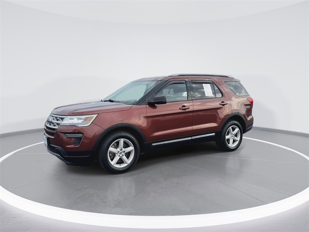 Used 2018 Ford Explorer XLT image 4