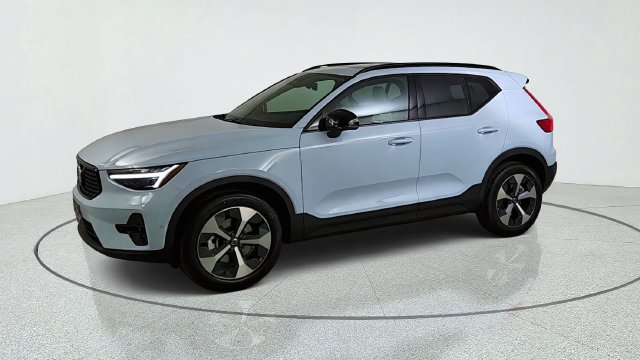 New 2026 Volvo XC40 B5 Plus w/ Protection Package Premier AWD/4WD image 3