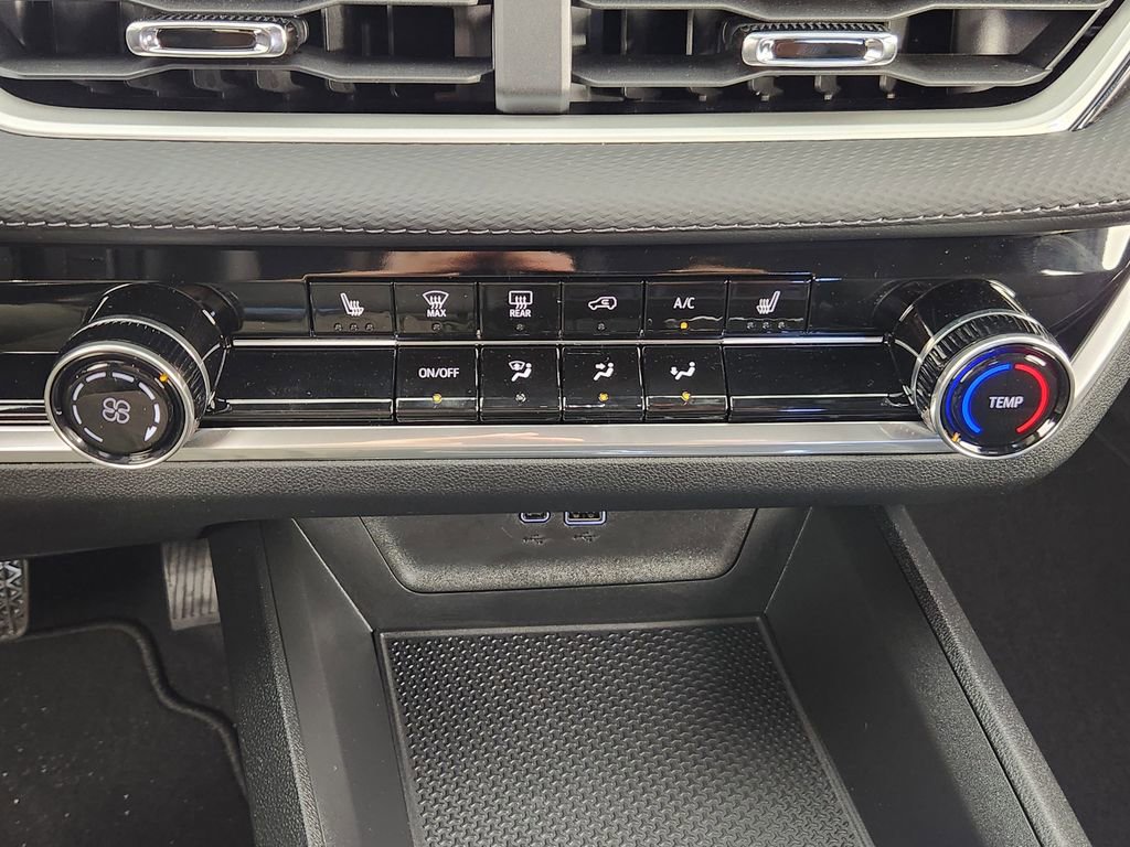 New 2026 Chevrolet Equinox LT w/ Safety and Technology Package FWD image 19